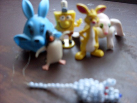 Kinder figurák és horgolt egérke-ajándék a Kinder Flinstone csomag mellé!!!!